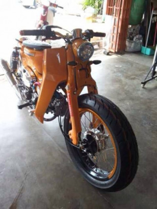 Honda Cub đường phố lên sàn