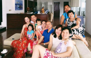Jennifer Phạm quây quần hạnh phúc bên gia đình nhà chồng