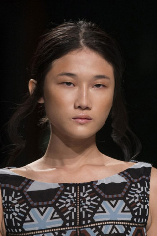 Kha Mỹ Vân lại lập “chiến tích” mới ở Paris Fashion Week