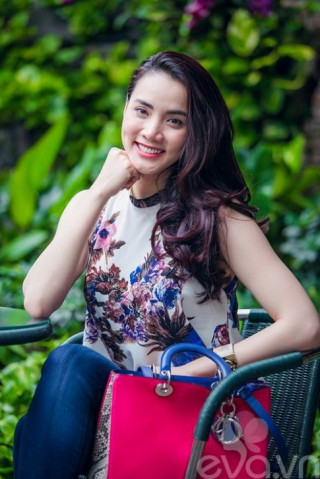 Khám túi hiệu giá 150 triệu đồng Trang Nhung