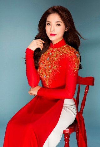 Kỳ Duyên mặc áo dài khoe đường cong chuẩn từng cen-ti-met