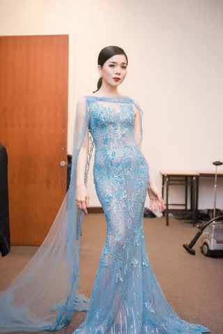 Lệ Quyên đẹp như nữ thần mê hoặc khán giả Thủ đô