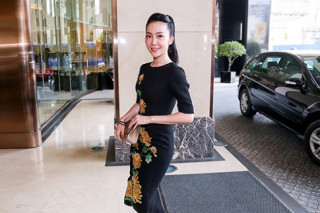 Linh Nga nổi bật với váy thêu hoa cúc cao quý