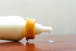 Lỗi pha sữa công thức sai mẹ “hại” con chậm lớn
