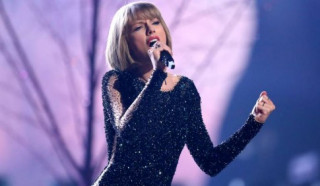 Lục túi quà 22.000 USD của nghệ sĩ tới Grammy