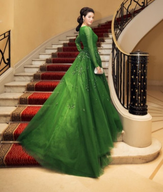 Lý Nhã Kỳ hóa công chúa tóc mây trên thảm đỏ Cannes