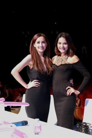 Mai Phương Thúy đọ sắc Hương Giang trên ghế giám khảo