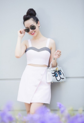 Mát mắt ngắm hotgirl Sài Gòn gợi cảm dưới nắng 35°C