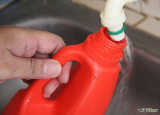 Mẹ tiết kiệm 225 lít nước mỗi tháng cho gia đình