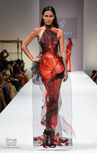 Minh Tú mở màn show Quỳnh Paris ở New York