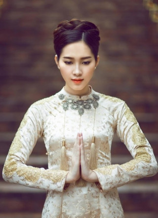Muôn kiểu áo dài lay động cảm xúc của HH Thu Thảo