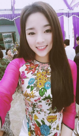 Mỹ nhân Việt khóc dở mếu dở với ảnh photoshop quá lố