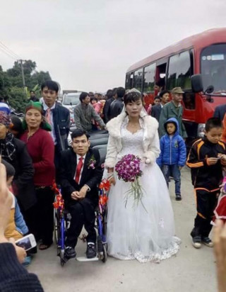 Những đám cưới “đũa lệch” gây xôn xao dân mạng Việt