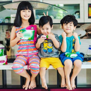 Những gia đình đông con siêu đáng yêu của sao Việt