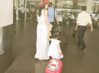 Những sao Việt giấu con bằng cách khoe ảnh... sau lưng