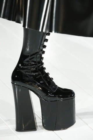 Những tuyệt phẩm giày boots từ sàn diễn thu đông 2016