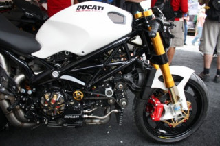 Quái thú Ducati Monster 696 lột xác đầy ấn tượng