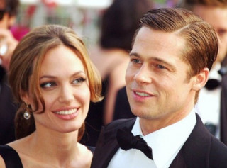 Rộ tin Angelina Jolie tán tỉnh trai trẻ giống Brad Pitt