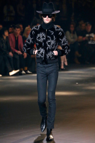 Saint Laurent tung ra BST mùa thu chiều lòng mọi giới tính