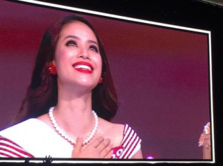 Scandal bủa vây, Phạm Hương vẫn đăng quang HHHVVN 2015