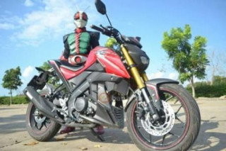 Siêu nhân xuất hiện trên chiếc M-Slaz tại Thái Lan