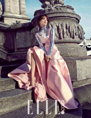 Song Hye Kyo tự tin trên tạp chí dù chiều cao trung bình