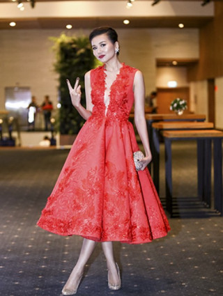 Thanh Hằng đeo nhẫn 4 tỷ đi sự kiện