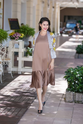 Thời trang quên âu lo tuổi tác của Thân Thuý Hà