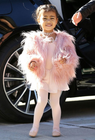 Thời trang sành điệu của con gái Kim Kardashian