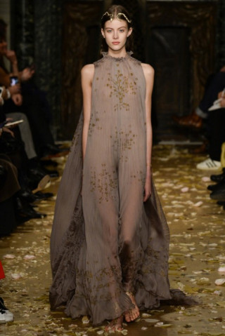 Thổn thức trước Xuân huyền bí của Valentino