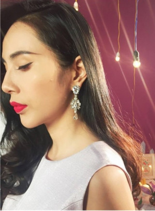 Thủy Tiên vẫn sang chảnh với hoa tai dưới 300 ngàn