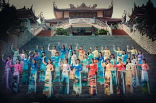 Top 36 Hoa hậu Biển khoe sắc với áo dài ngập tràn sắc biển