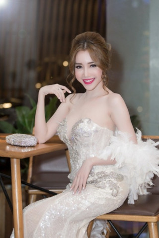 Tuần qua: Elly Trần, Ngô Thanh Vân xinh đẹp với kiểu tóc mới