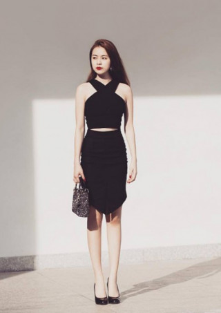 Tuần qua: Ngưỡng mộ eo “con kiến” của Hoàng Thùy Linh