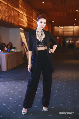 Tuần qua: Thanh Hằng, Jennifer Phạm sexy mòn con mắt