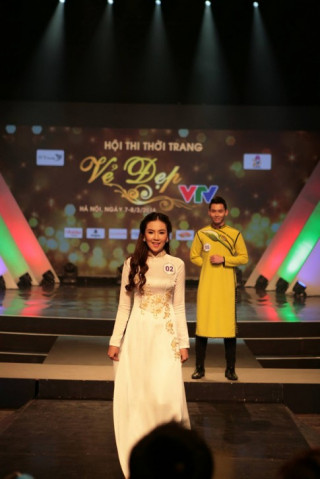 Váy áo ngắm là yêu của MC xinh đẹp nhất VTV