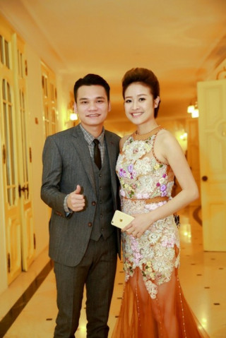 Váy áo xuyên thấu gợi cảm của MC VTV Phí Thùy Linh