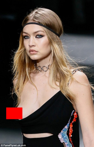 1001 sự cố váy áo hớ hênh khiến sao ngượng ngùng