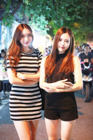 5 thiếu nữ chân dài xứ Hàn gây xôn xao phố Hàng Mã