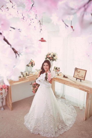 Ảnh cưới của chị gái Hoàng My và chồng đại gia