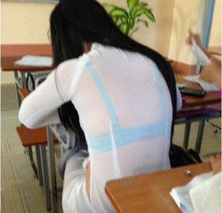 Áo dài biến tấu: sexy nhưng xin đừng gợi dục