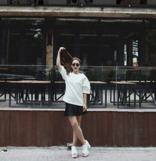 Bắt bài mẹo che chân thô của hot girl Khả Ngân