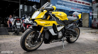 Cận cảnh Yamaha R1 phiên bản đặc biệt 60 năm đầu tiên tại Việt Nam