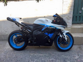 CBR600RR lạ lẫm trong bộ cánh mới