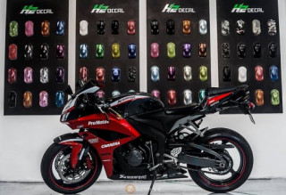 CBR600RR tiếp tục ra mắt dàn áo mới đậm chất Racing