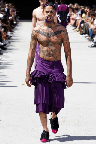 Đã đến thời các chàng trai... mặc váy?