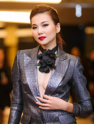 Dàn chân dài Việt ‘cực chất’ trong show diễn đầu năm