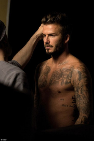 David Beckham điển trai, bán nude khi làm người mẫu