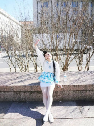 Đẹp lạ như tín đồ màu mè Trà My