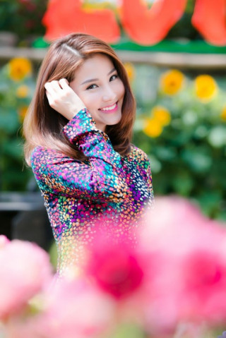 Diễm My 9x khoe nét duyên với tà áo dài xuân